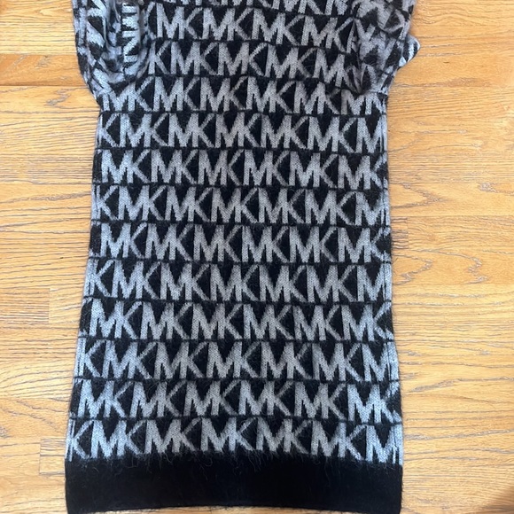 Michael Kors Logo Dress - Picture 11 of 16